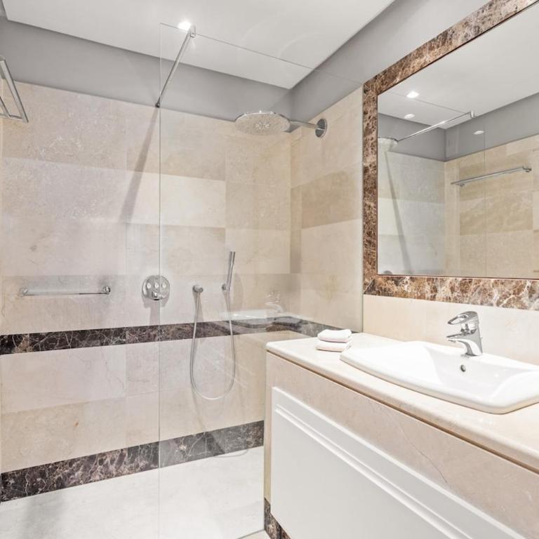 Apartment with a garden near the sea in Gran Bahía de Marbella - Apartamento de 2 dormitorios - 14