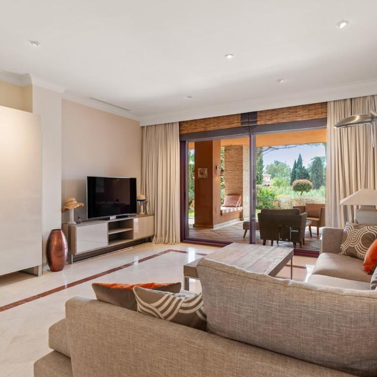 Apartment with a garden near the sea in Gran Bahía de Marbella - Apartamento de 2 dormitorios - 20