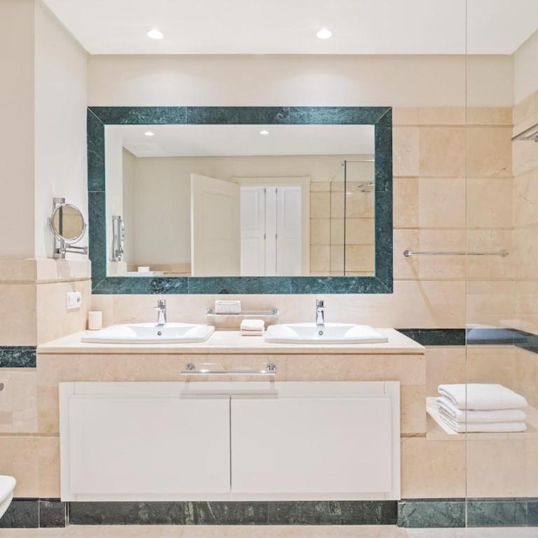 Apartment with a garden near the sea in Gran Bahía de Marbella - Apartamento de 2 dormitorios - 21
