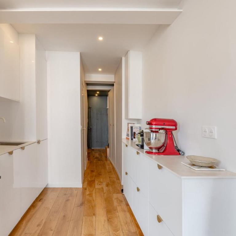 Cozy Faubourg St Martin retreat - Appartement - 9