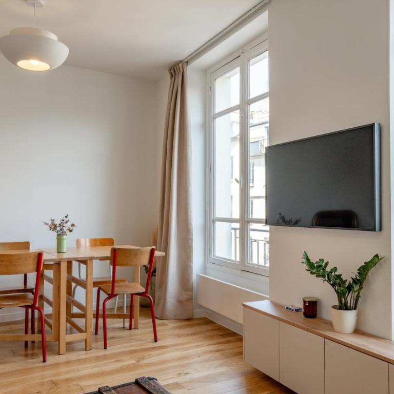 Cozy Faubourg St Martin retreat - Appartement - 17