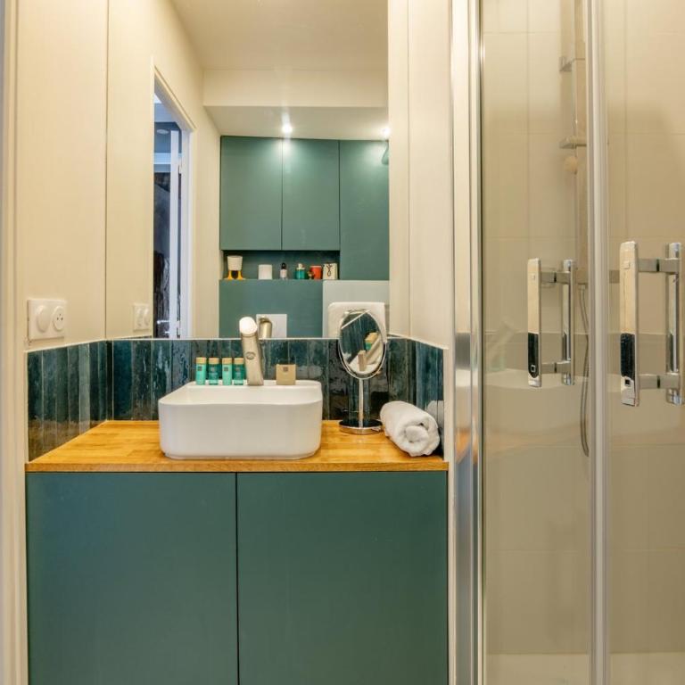 Cozy Faubourg St Martin retreat - Appartement - 5