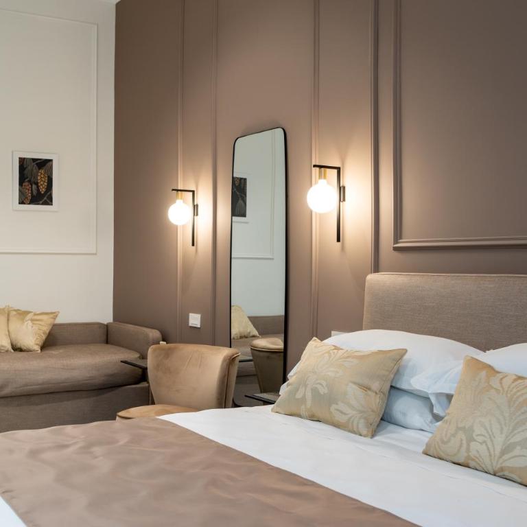 Monteroduni 22 - Chiaia Design Rooms - Deluxe Quadruple Room - 12