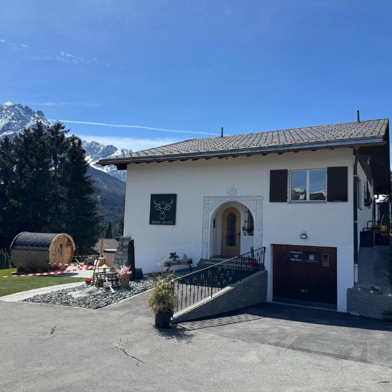 Exklusives Berg-Bijou mit Bergblick mit privaten Wellnessbereich Hot Tube und Sauna -Hunde herzlich Willkommen mit eingezäunten Grundstück - Ferienhaus - 75