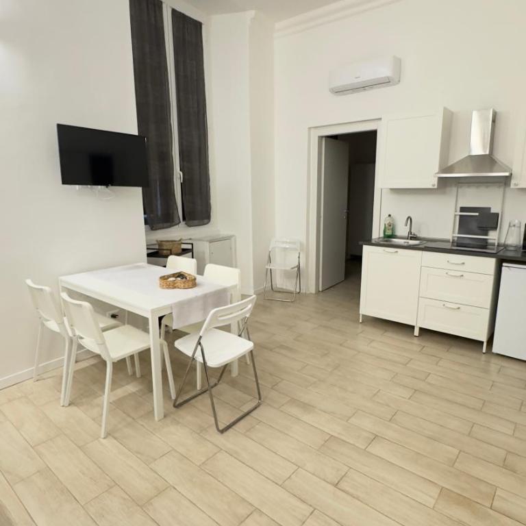 Cinque Lampadi Acquario - Appartamento con 2 Camere da Letto - 1