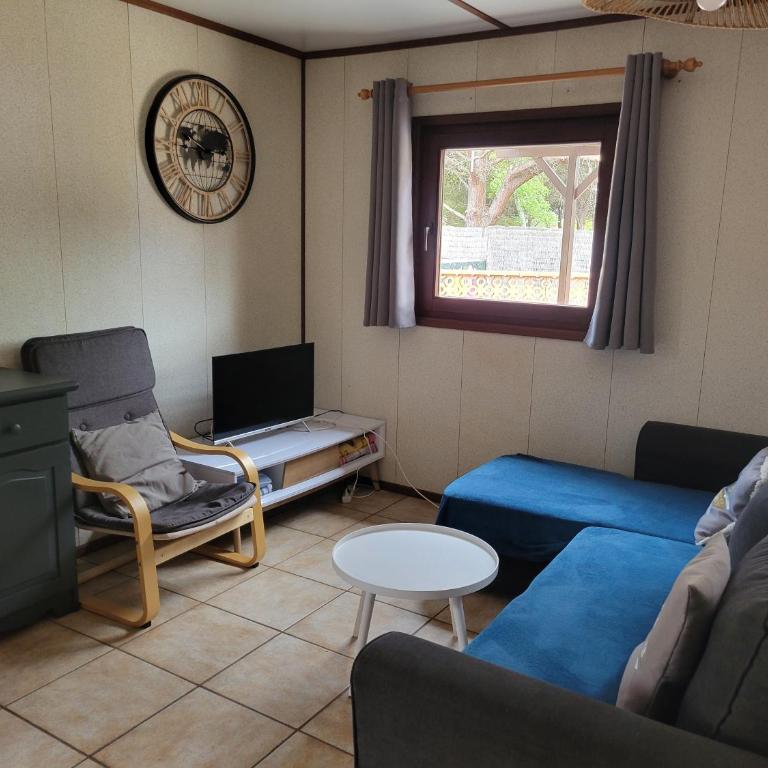 Villa d'angle spacieuse climatisée étage, clôturée dans domaine PORTES DU SOLEIL, 3 chambres, 7 couchages, wifi, accès payant aux piscines, 400m de la mer de portiragnes plage,LRPDSR6 - Casa de 3 dormitorios - 5