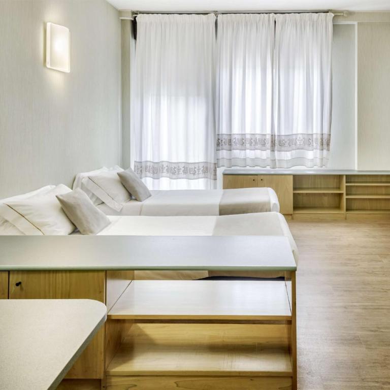 Best Western Hotel Residence Italia - Camera Quadrupla con 1 Letto Queen-Size e 2 Letti Singoli - 1