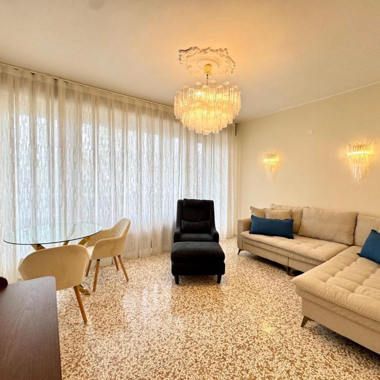 Falz 1 - Carraro Immobiliare - Family Apartments - Appartamento con 2 Camere da Letto - 1