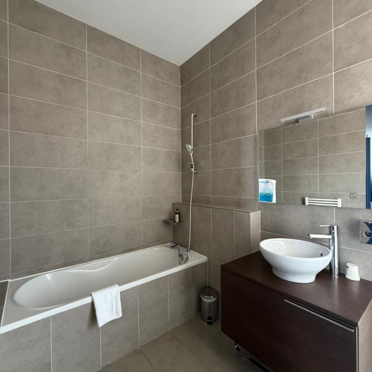 Hôtel De Paris - Suite Duplex Chambre Familiale - Vue sur Ville - 4
