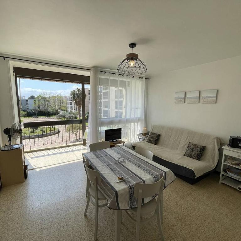 Appartement T3 spacieux, 6 couchages à Saint-Cyprien Plage, proche port et commerces, parking sécurisé - FR-1-106-38 - Apartment - 2
