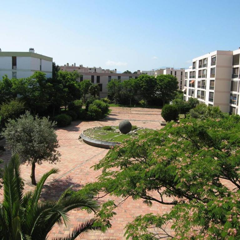 Appartement T3 spacieux, 6 couchages à Saint-Cyprien Plage, proche port et commerces, parking sécurisé - FR-1-106-38 - Apartment - 3