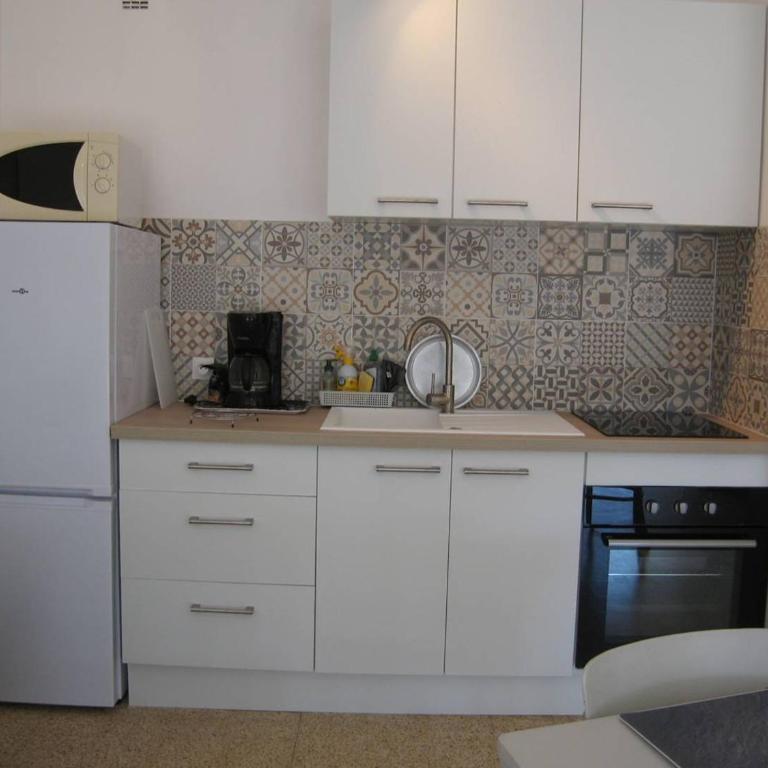 Appartement T3 spacieux, 6 couchages à Saint-Cyprien Plage, proche port et commerces, parking sécurisé - FR-1-106-38 - Apartment - 8