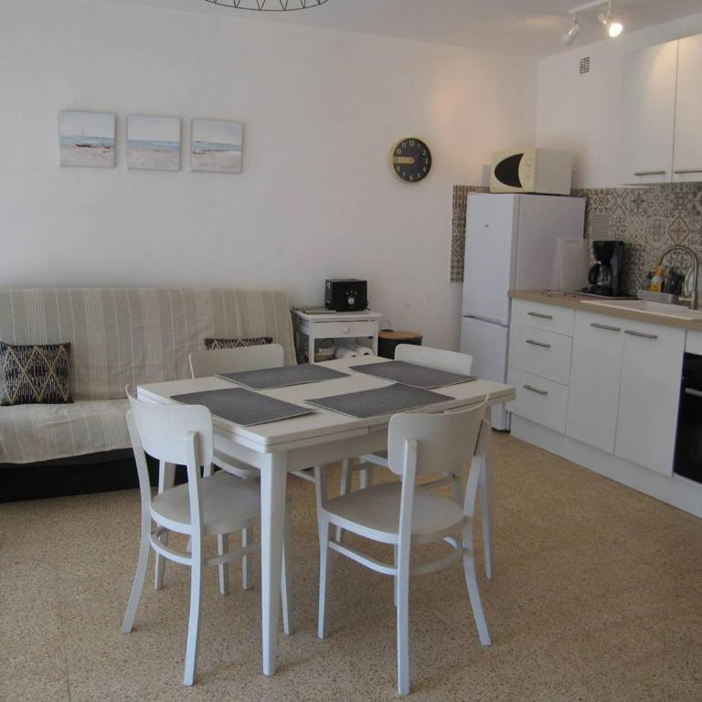 Appartement T3 spacieux, 6 couchages à Saint-Cyprien Plage, proche port et commerces, parking sécurisé - FR-1-106-38 - Apartment - 9