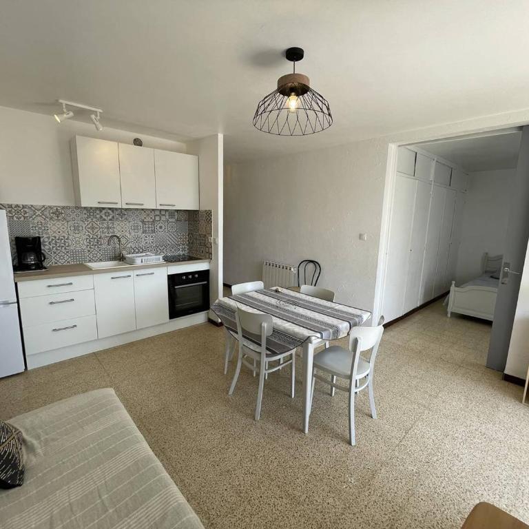 Appartement T3 spacieux, 6 couchages à Saint-Cyprien Plage, proche port et commerces, parking sécurisé - FR-1-106-38 - Apartment - 17