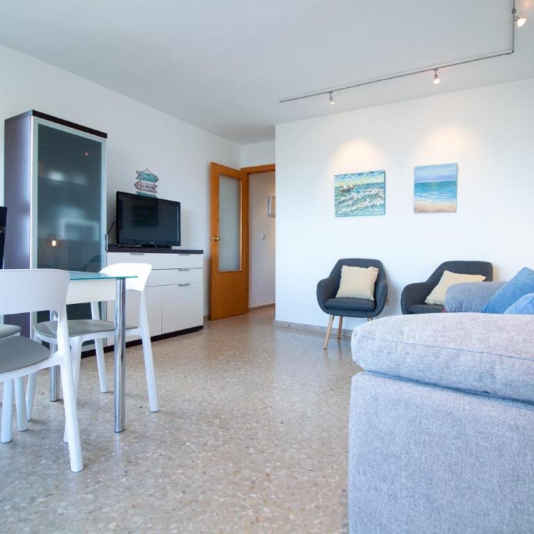 Global Vacacional, Apartamento de 3 habitaciones en urbanización cerca del mar - Three-Bedroom Apartment with Private Pool - 4