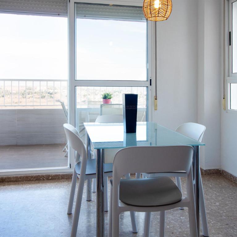 Global Vacacional, Apartamento de 3 habitaciones en urbanización cerca del mar - Three-Bedroom Apartment with Private Pool - 7