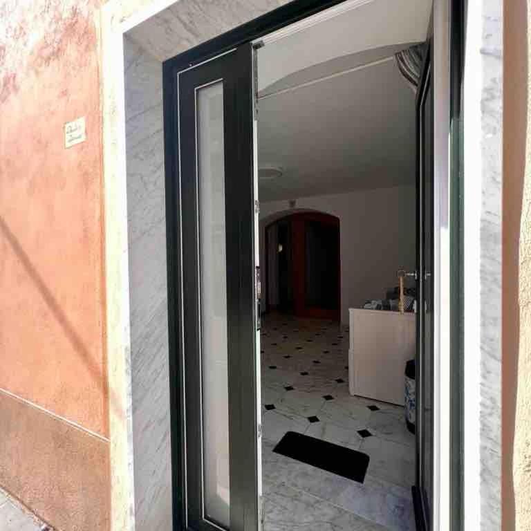 Dantis Domus at the beach - One-Bedroom Apartment - 10