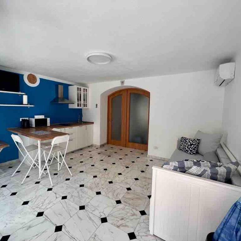 Dantis Domus at the beach - One-Bedroom Apartment - 11