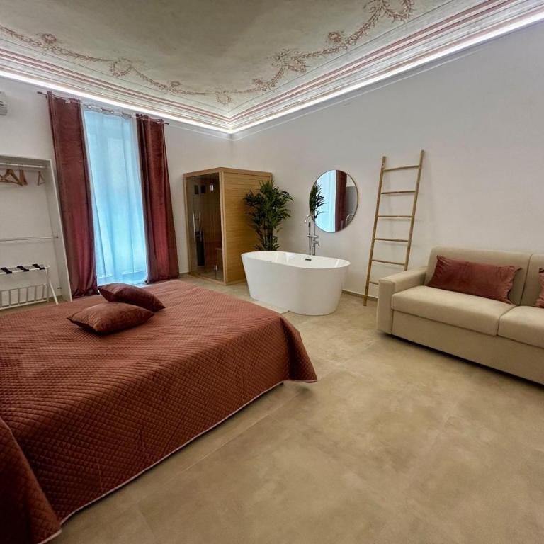 Massimo Rooms and suite - King Room with Spa Bath - 1