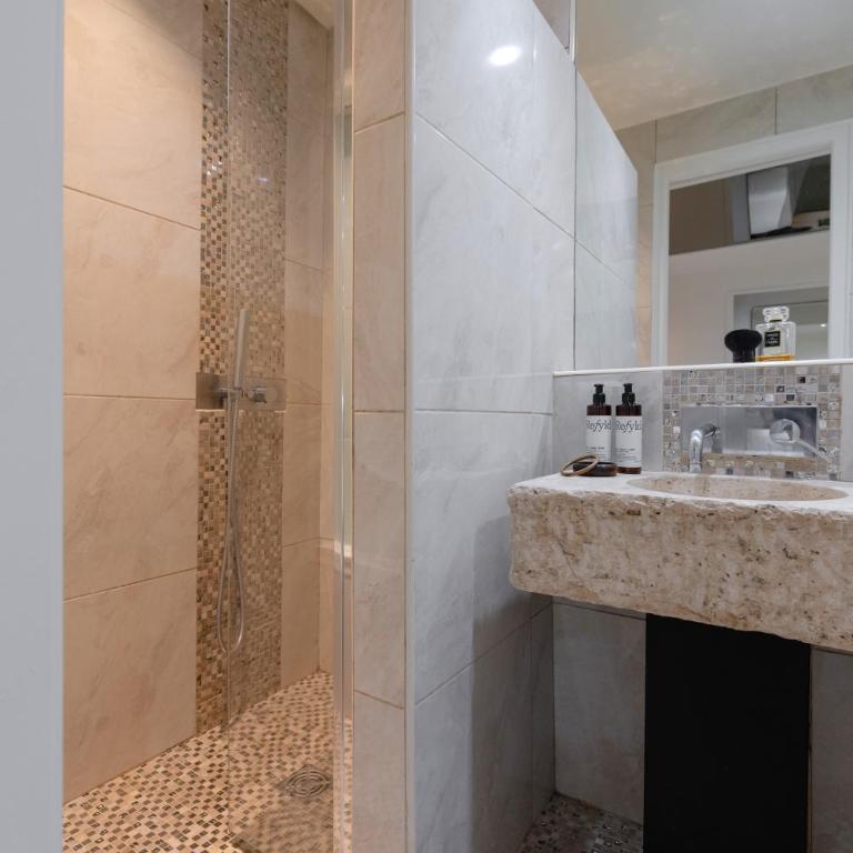 MiHotel Le Gourguillon - Suite Supérieure Stella - 1