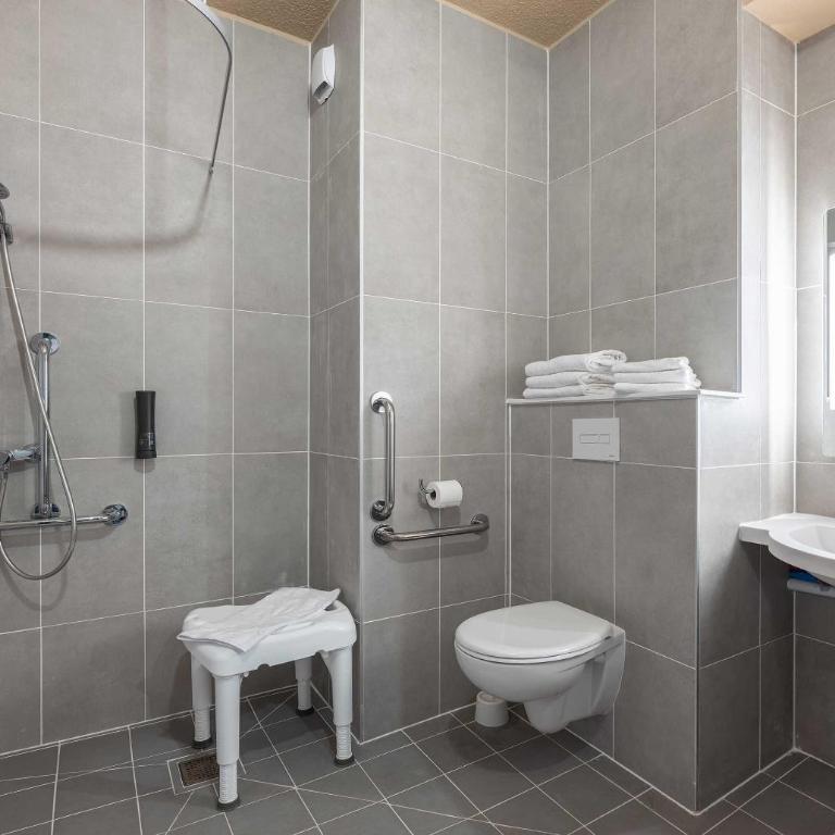 B&B HOTEL Saint-Pierre-en-Faucigny Bonneville - Vierbettzimmer mit barrierefreiem Zugang - 2