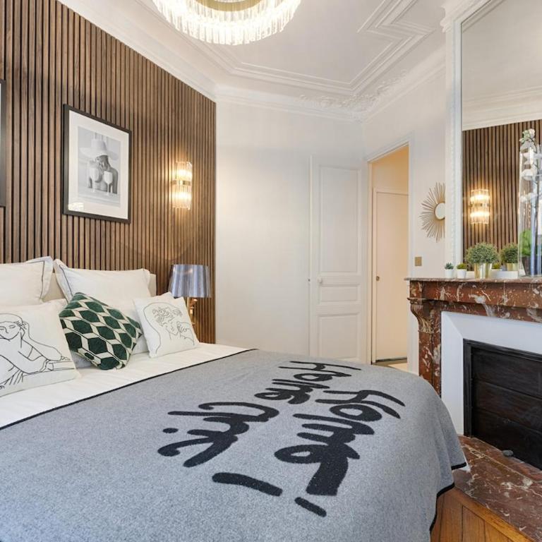 Luxury 2-Bedroom for 6 - Avenue Montaigne - Two-Bedroom Apartment - 9