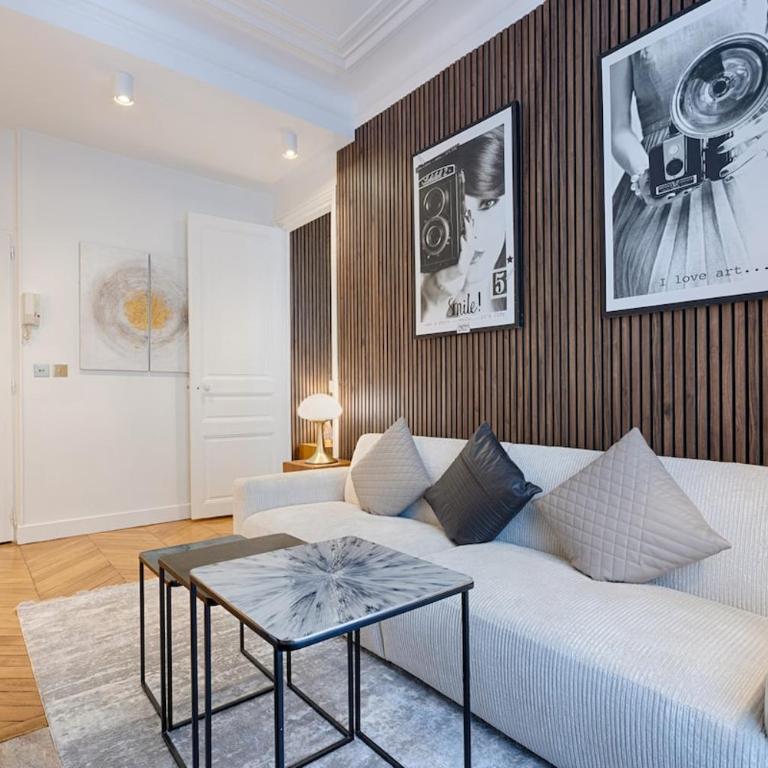 Luxury 2-Bedroom for 6 - Avenue Montaigne - Two-Bedroom Apartment - 6