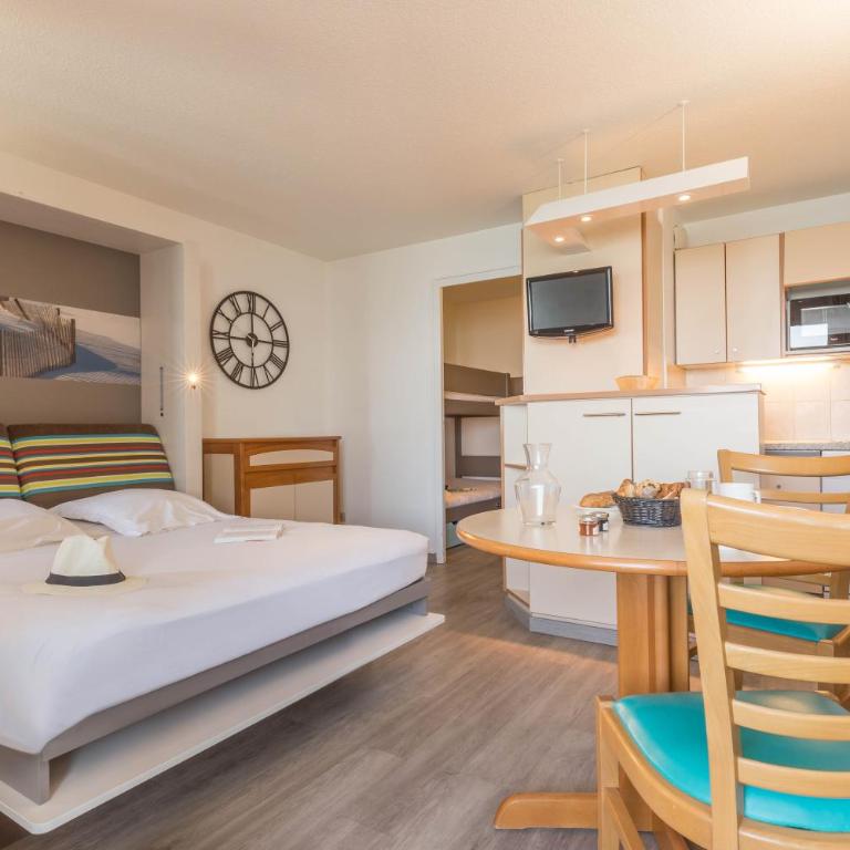 Résidence Pierre & Vacances Les Tamaris - Studio avec Alcôve de Couchage et Terrasse ou Balcon - Vue sur Mer (4 Personnes) - 2