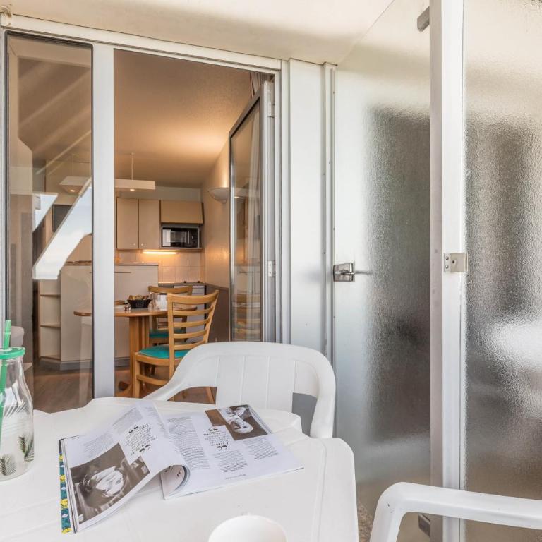 Résidence Pierre & Vacances Les Tamaris - Studio avec Alcôve de Couchage et Terrasse ou Balcon - Vue sur Mer (4 Personnes) - 3