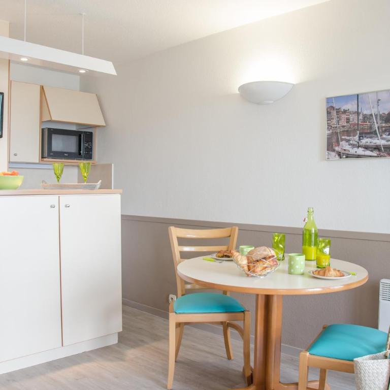 Résidence Pierre & Vacances Les Tamaris - Studio avec Alcôve de Couchage et Terrasse ou Balcon - Vue sur Mer (4 Personnes) - 6