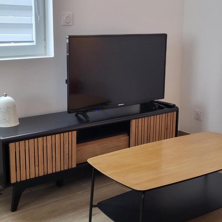 Elégant T2, avec climatisation et parking, quartier calme, proche centre - Apartment mit 1 Schlafzimmer - 2
