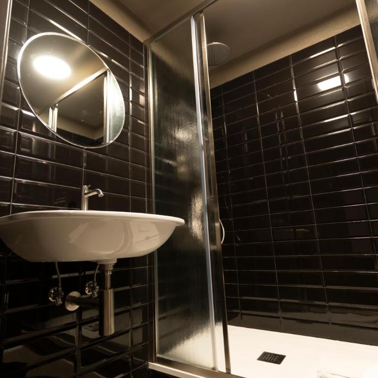 Hotel & Hostel 7 - Bed in 6-Bed Female Dormitory Room - 4