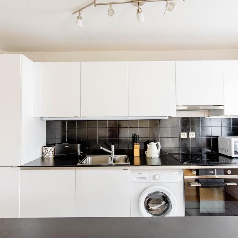 Lyon 8 Beautiful, bright and quiet apartment - Appartement 2 Chambres - 21