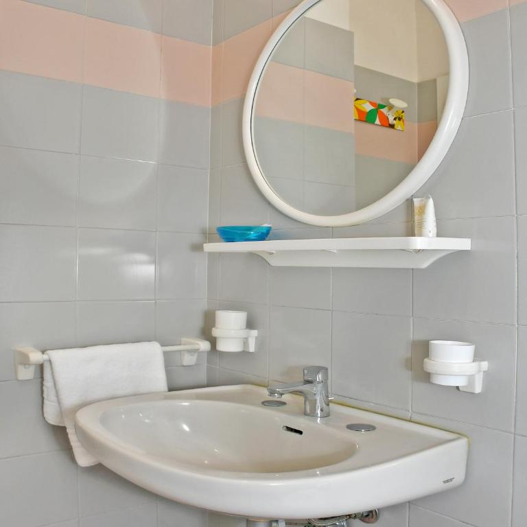 Hotel Exclusive - in pieno Centro a pochi passi dal Mare - Camera Singola con Balcone - 4