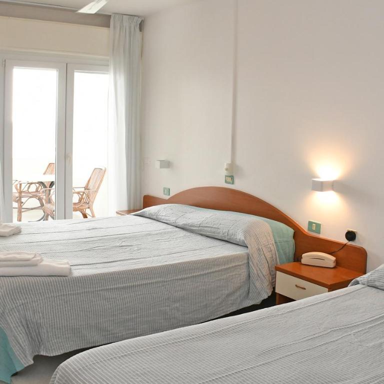 Hotel Exclusive - in pieno Centro a pochi passi dal Mare - Camera Tripla con Balcone - 2