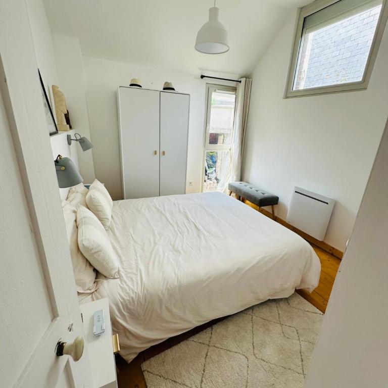 Largo - Four-Bedroom House - 14