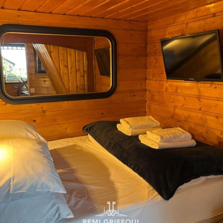 The Boat Central Terrace Retreat 2 Guests - Apartment - 6