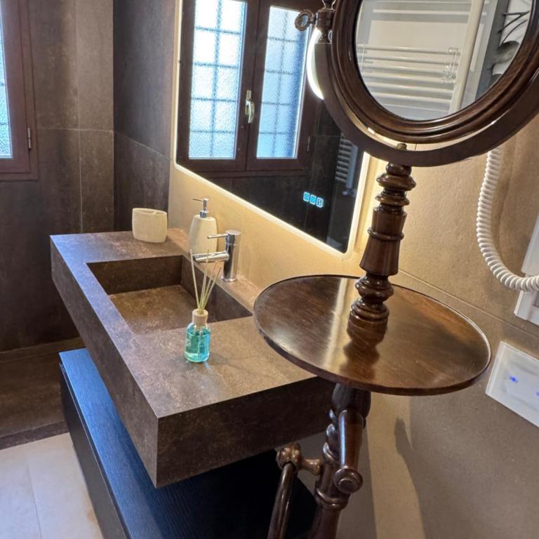 Domus Colosseum, detached house just few steps from the Colosseum - Chalet con 1 Camera da Letto - 12
