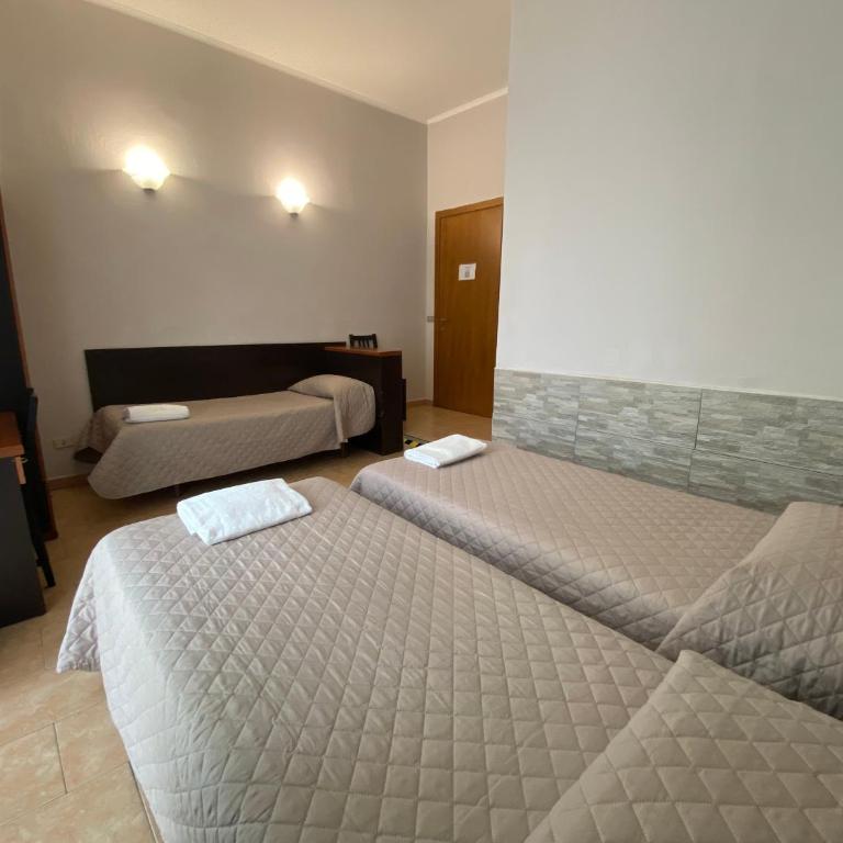 Hotel Atena - Camera Tripla - 2