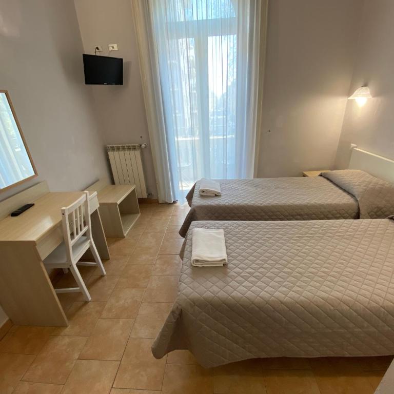 Hotel Atena - Camera Doppia con Letti Singoli - 2