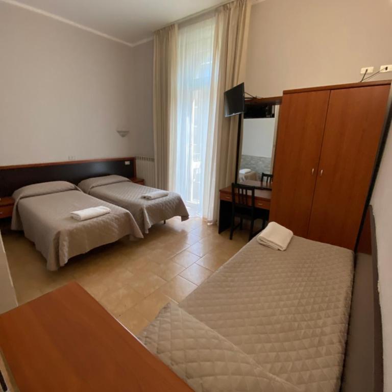 Hotel Atena - Camera Tripla - 4