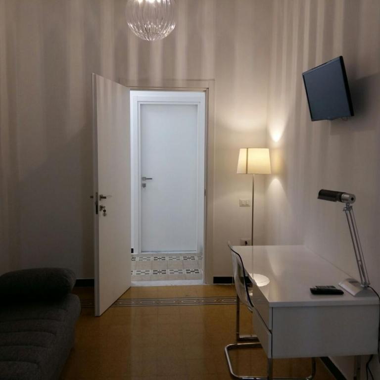 Cagliari d'Amare Via Roma - Camera Deluxe Matrimoniale/Doppia con Letti Singoli con Balcone - 19