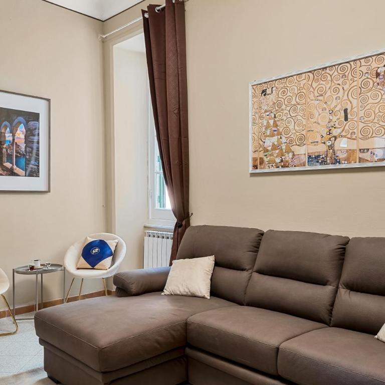 Casa dei Mille - Three-Bedroom Apartment with Balcony - 25