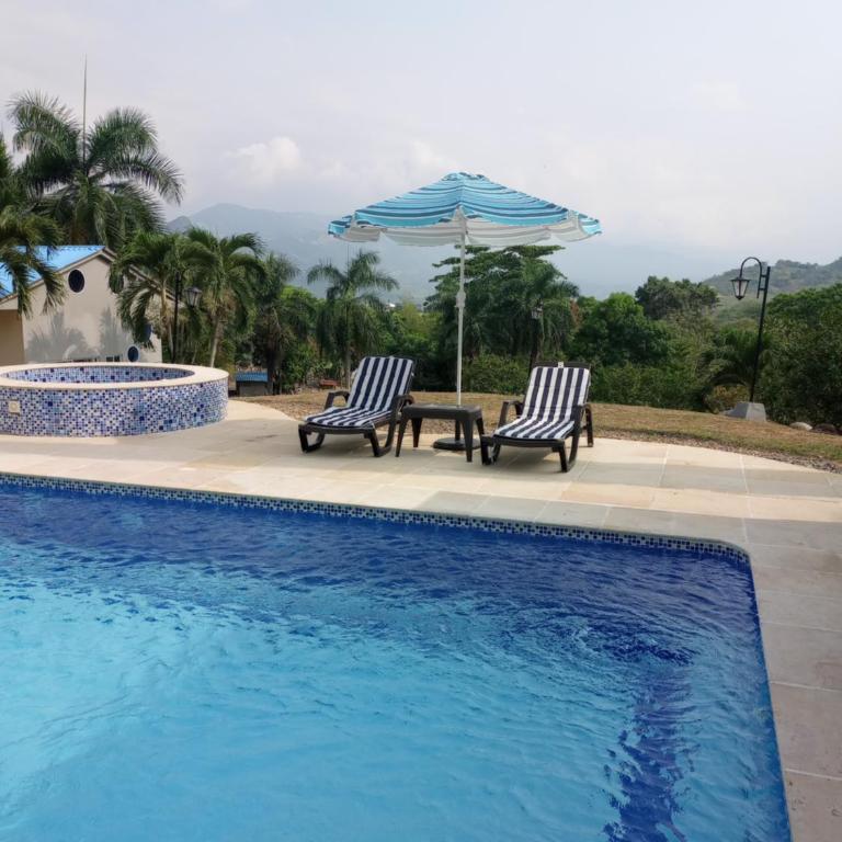 Casa Campestre en Condominio en Anapoima - Casa de 4 dormitorios - 4