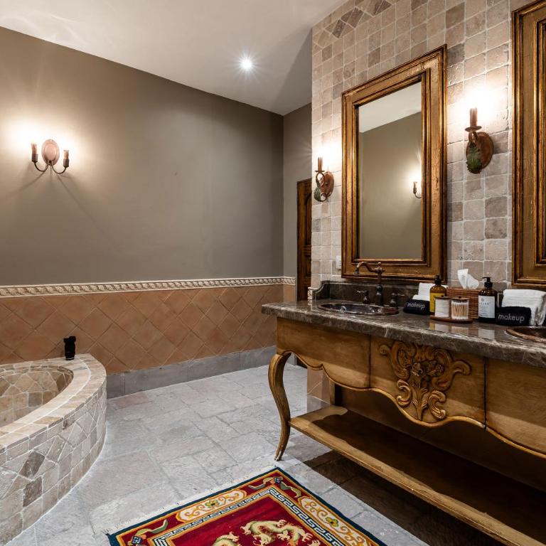 Casa Faroles, Designer 7BR Villa with Pool, Jacuzzi & Full Staff - Villa - 24