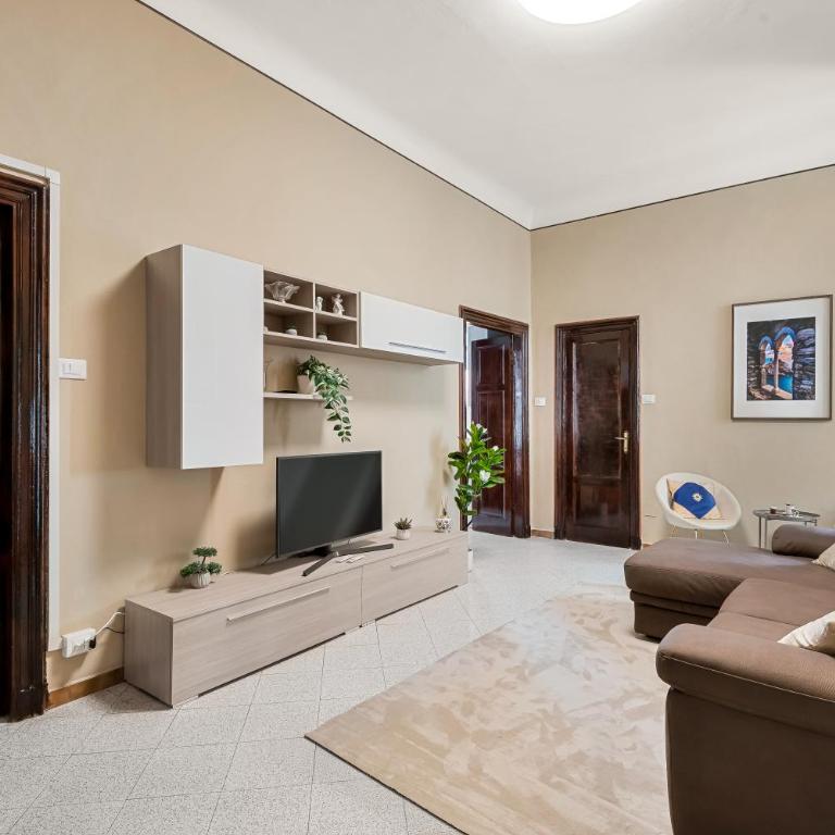 Casa dei Mille - Three-Bedroom Apartment with Balcony - 1