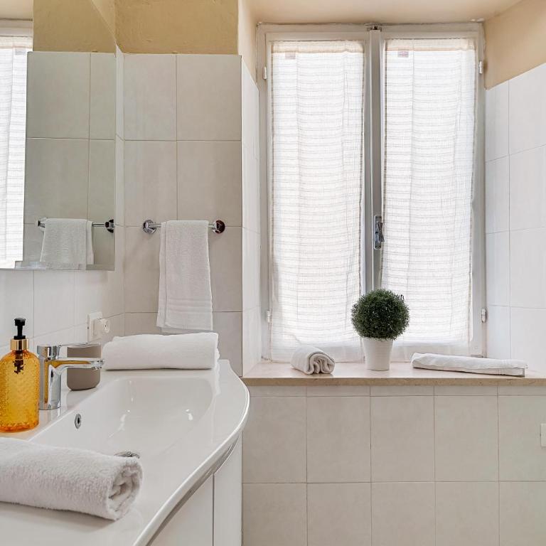 Casa dei Mille - Three-Bedroom Apartment with Balcony - 18
