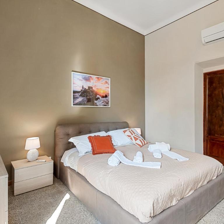 Casa dei Mille - Three-Bedroom Apartment with Balcony - 15