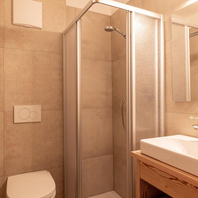 SAN PIETRO DOLOMITI Small Budget Hotel - Camera Matrimoniale Budget - 10