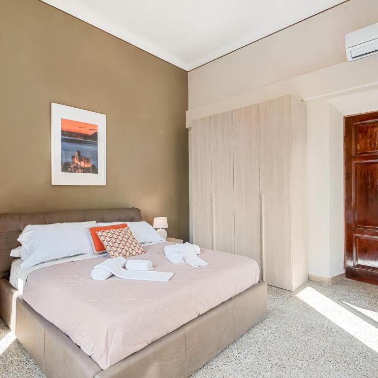 Casa dei Mille - Three-Bedroom Apartment with Balcony - 2
